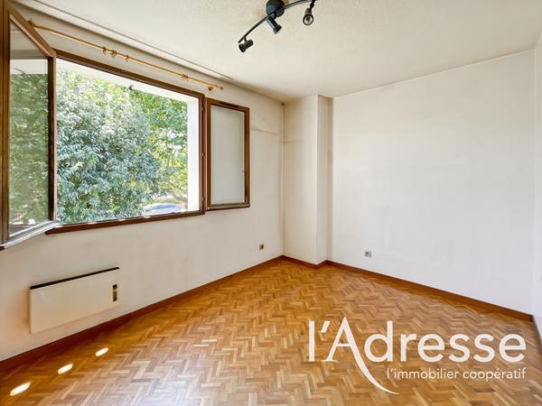 Maison mitoyenne Type 4 avec garage attenant et dépendance sur jardin