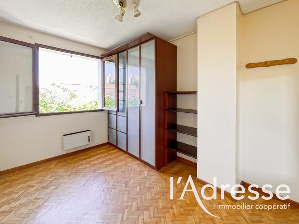 Maison mitoyenne Type 4 avec garage attenant et dépendance sur jardin