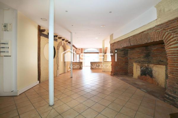 LOCAL COMMERCIAL -CAZERES HYPER CENTRE-