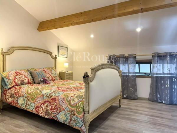 Eymet – Immeuble de rapport au cœur de la bastide avec maison, studio et local commercial