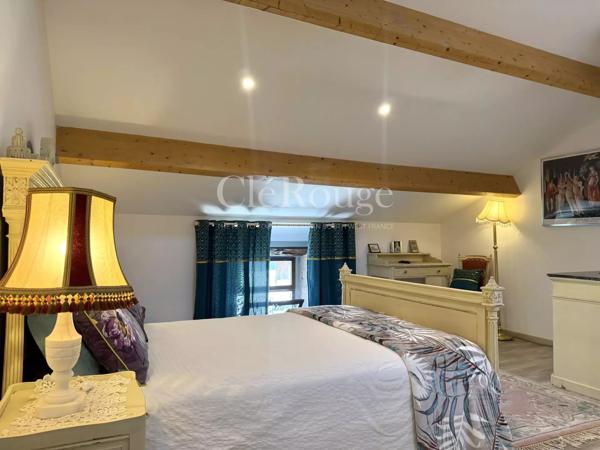 Eymet – Immeuble de rapport au cœur de la bastide avec maison, studio et local commercial