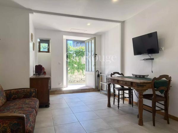Eymet – Immeuble de rapport au cœur de la bastide avec maison, studio et local commercial