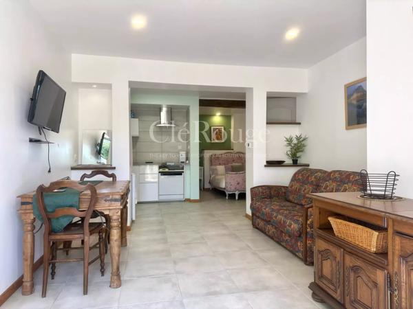 Eymet – Immeuble de rapport au cœur de la bastide avec maison, studio et local commercial