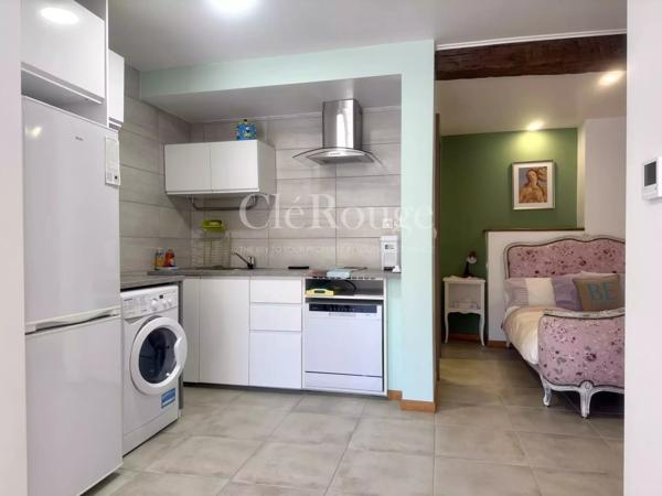Eymet – Immeuble de rapport au cœur de la bastide avec maison, studio et local commercial