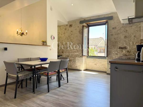 Eymet – Immeuble de rapport au cœur de la bastide avec maison, studio et local commercial