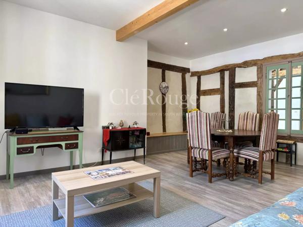 Eymet – Immeuble de rapport au cœur de la bastide avec maison, studio et local commercial