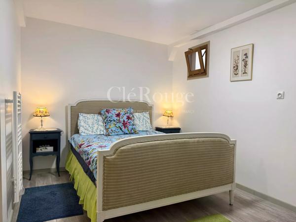 Eymet – Immeuble de rapport au cœur de la bastide avec maison, studio et local commercial