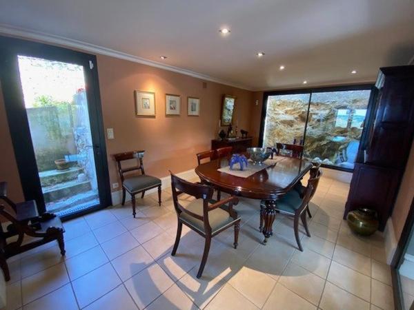 Maison de caractère 175 m² habitables avec piscine et jardin paysager