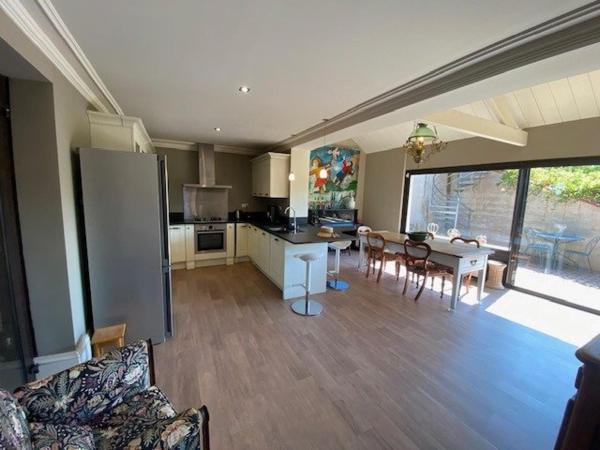 Maison de caractère 175 m² habitables avec piscine et jardin paysager
