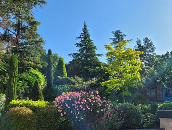 Maison de caractère 175 m² habitables avec piscine et jardin paysager