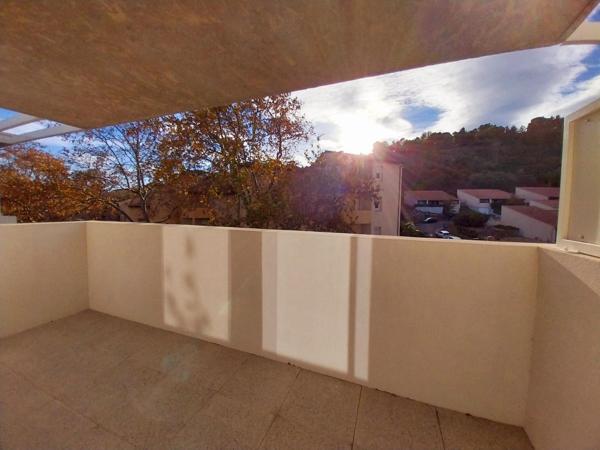 Appartement F2  neuf, terrasse et parkings