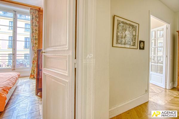 Versailles Saint-Louis Appartement 6 pièces 144.03 m² carrez situé au 2ème étage avec chambre de service, cave et parking en option €1 150 000 ** - Référence 27321