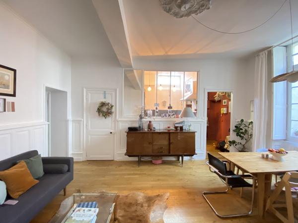 Appartement de charme T4 avec terrasse - hypercentre - calme absolu