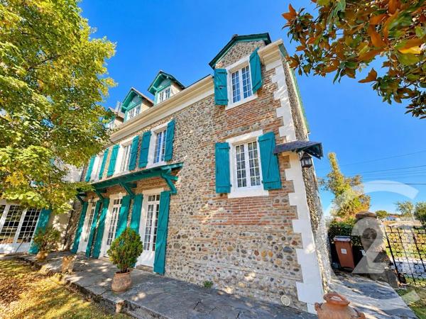 Maison à vendre  9 pièces - 306 m 2   PAU  - 64