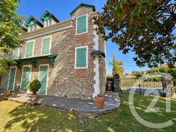 Maison à vendre  9 pièces - 306 m 2   PAU  - 64