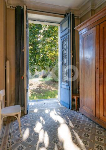 Maison de caractère au cœur de Salles – Charme et potentiel exceptionnel