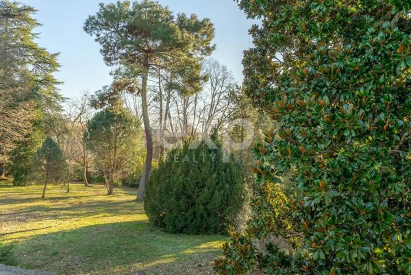 Maison de caractère au cœur de Salles – Charme et potentiel exceptionnel