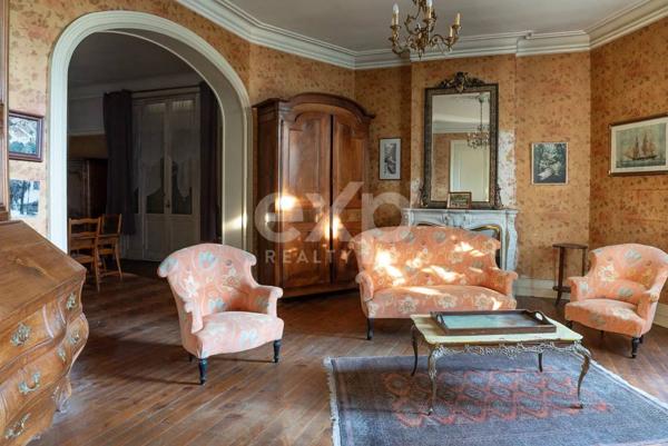 Maison de caractère au cœur de Salles – Charme et potentiel exceptionnel