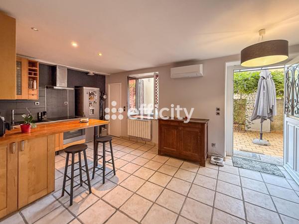 Appartement
         2 pièces
        - 40 m² 175 000 € *