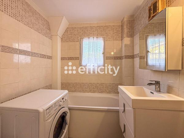 Appartement
         2 pièces
        - 40 m² 175 000 € *