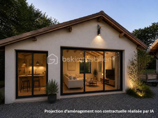 Située à moins de 5 km du centre-ville de Villers-sur-Mer et de ses plages (7 minutes en voiture), et à seulement 11 km de la zone commerciale Carrefour Touques/Deauville (14 minutes), cette maison individuelle de 96 m² offre un beau potentiel de rénovation sur une parcelle d'environ 1 450 m².

Le rez-de-chaussée se compose d'une agréable pièce de vie de plus de 25 m², agrémentée d'une cheminée à insert fonctionnelle. Celle-ci est prolongée par une pièce supplémentaire de plus de 6 m², permettant d'envisager facilement un agrandissement de l'espace de vie.
Ce niveau comprend également une cuisine indépendante pouvant être ouverte sur le séjour, une chambre de plus de 12 m² ainsi qu'une salle d'eau avec toilettes, offrant la possibilité d'une vie de plain-pied. Un cellier/buanderie attenant à la cuisine, avec accès direct au jardin, complète cet espace.

À l'étage, sous combles, un palier dessert une pièce de stockage à usage de grenier, une petite chambre avec balcon en enfilade avec une seconde chambre de plus de 10 m² (surface sous 1,80 m non comprise). Cette dernière bénéficie d'un point d'eau privatif avec lavabo et bidet. Un escalier extérieur permet également un accès indépendant à l'étage.

À l'extérieur, un beau jardin arboré et entièrement clos ainsi qu’un grand garage indépendant pouvant également être aménagé en dépendance viennent compléter l'ensemble.

Des travaux de rénovation et de réaménagement sont à prévoir, offrant l'opportunité de repenser les espaces selon vos besoins et vos envies. Ce bien à un fort potentiel d’aménagement offre également la possibilité de créer un espace locatif indépendant, permettant d’envisager des revenus complémentaires et une rentabilité locative intéressante.
Des propositions d'aménagement générées par intelligence artificielle sont disponibles afin de vous aider à vous projeter dans le potentiel de ce bien.

Assainissement individuel à prévoir
Chauffage au gaz assuré par une chaudière alimentée par une cuve sous contrat Butagaz