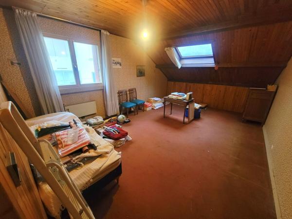 Maison de ville avec terrain, garage et sous-sol - Châteauvert