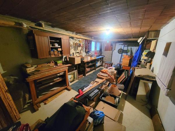 Maison de ville avec terrain, garage et sous-sol - Châteauvert