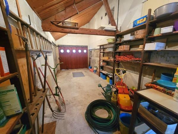 Maison de ville avec terrain, garage et sous-sol - Châteauvert
