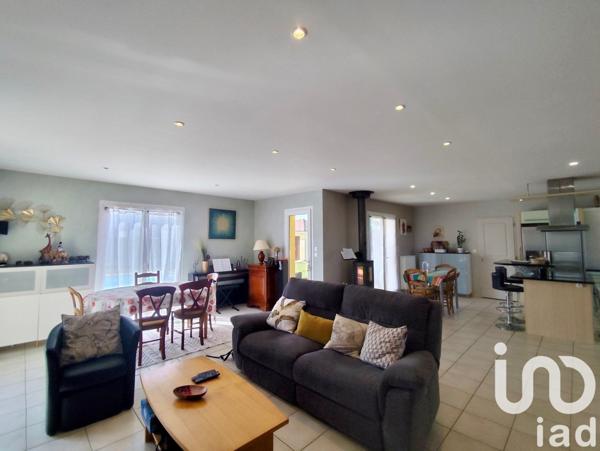 Maison 5 pièces de 135 m² à Sendets (64320)