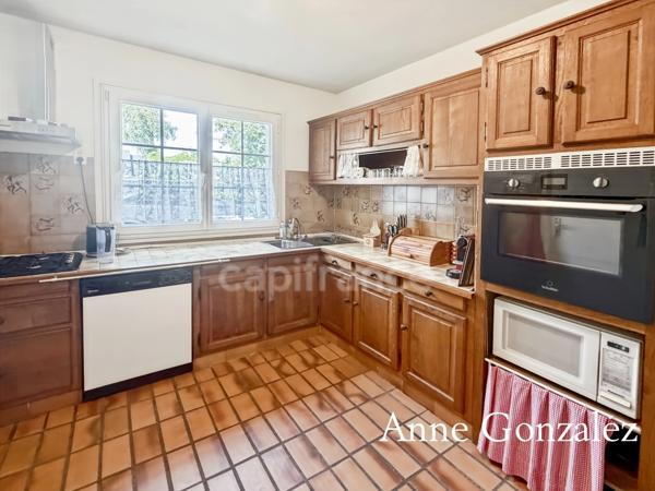 ORLEANS à l'Orée de Sologne, à vendre belle maison familiale avec jardin clos et arboré sans vis à vis et garage attenant