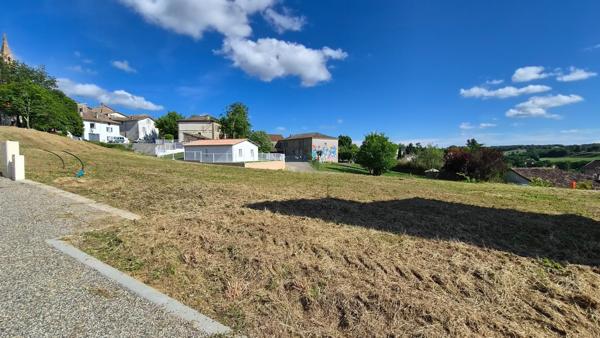 Terrain à bâtir - borné - viabilisé - assainissement collectif