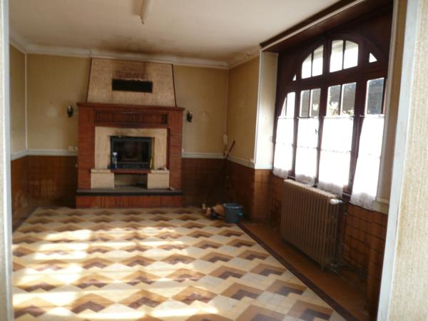 ⚜ BURIE (17) A Vendre CORPS de FERME et Ses Nombreuses Dépendances ⚜