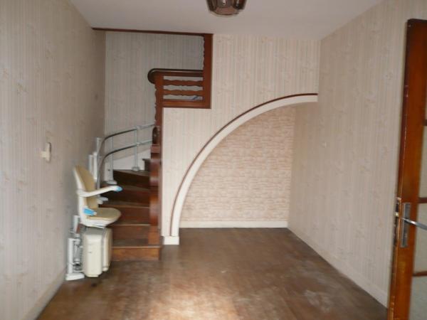 ⚜ BURIE (17) A Vendre CORPS de FERME et Ses Nombreuses Dépendances ⚜