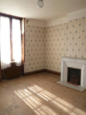 ⚜ BURIE (17) A Vendre CORPS de FERME et Ses Nombreuses Dépendances ⚜