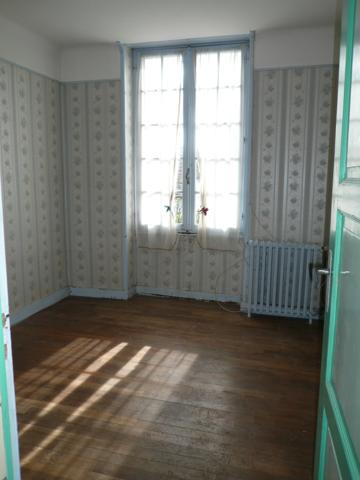 ⚜ BURIE (17) A Vendre CORPS de FERME et Ses Nombreuses Dépendances ⚜