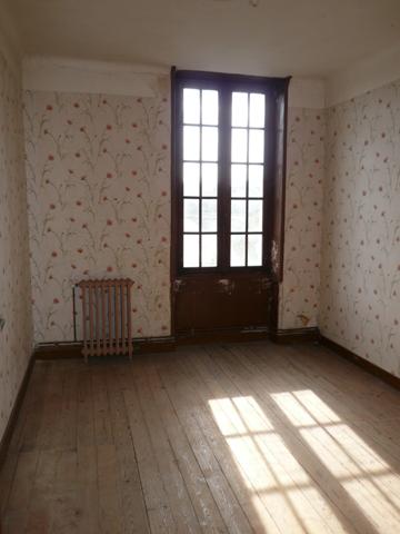 ⚜ BURIE (17) A Vendre CORPS de FERME et Ses Nombreuses Dépendances ⚜