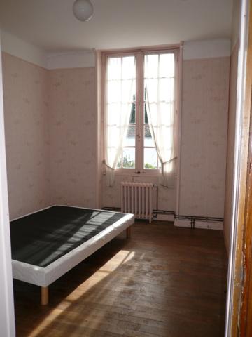 ⚜ BURIE (17) A Vendre CORPS de FERME et Ses Nombreuses Dépendances ⚜