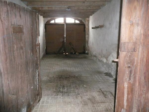 ⚜ BURIE (17) A Vendre CORPS de FERME et Ses Nombreuses Dépendances ⚜