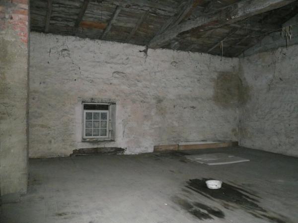 ⚜ BURIE (17) A Vendre CORPS de FERME et Ses Nombreuses Dépendances ⚜