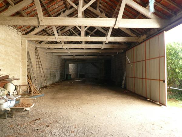 ⚜ BURIE (17) A Vendre CORPS de FERME et Ses Nombreuses Dépendances ⚜