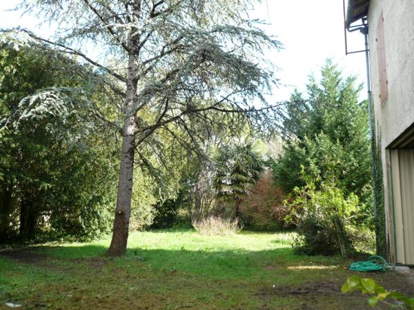 ⚜ BURIE (17) A Vendre CORPS de FERME et Ses Nombreuses Dépendances ⚜