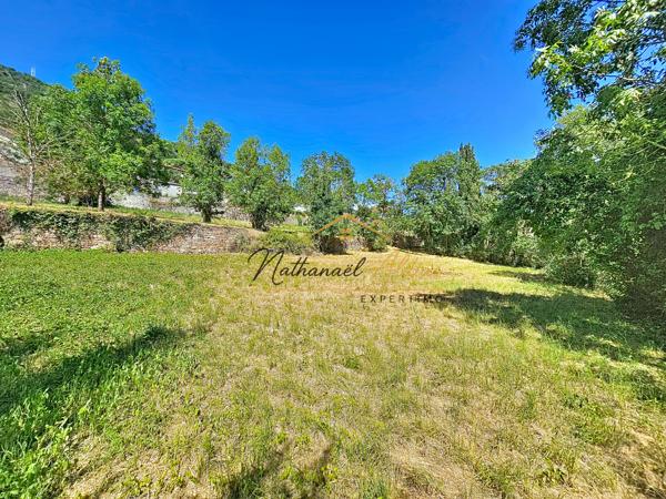 Grand terrain constructible aux Cazes
