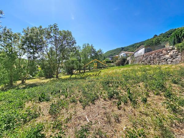 Grand terrain constructible aux Cazes