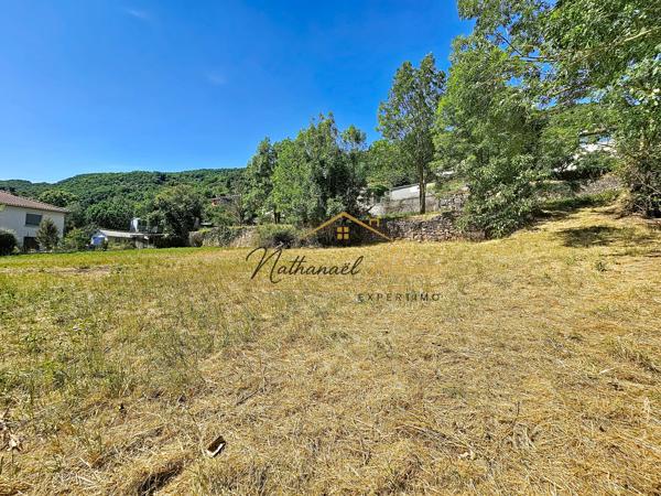 Grand terrain constructible aux Cazes