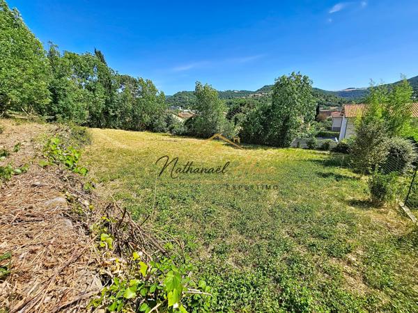 Grand terrain constructible aux Cazes