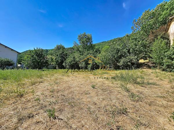 Grand terrain constructible aux Cazes