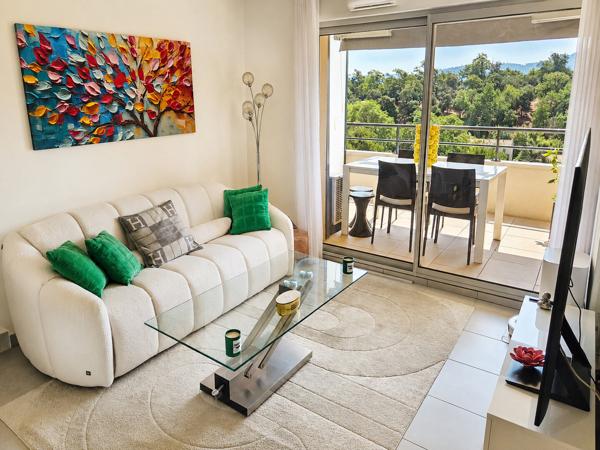 Superbe T3 au dernier étage avec terrasse - MARSEILLE 11ème 315 000 €