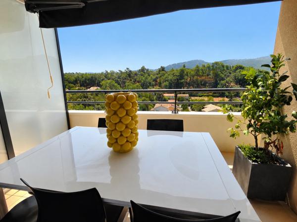 Superbe T3 au dernier étage avec terrasse - MARSEILLE 11ème 315 000 €