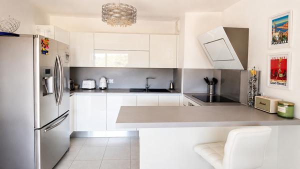 Superbe T3 au dernier étage avec terrasse - MARSEILLE 11ème 315 000 €