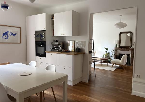 Appartement T3 de 87,50 m² au 1er étage d'un ancien hôtel particulier ravalé